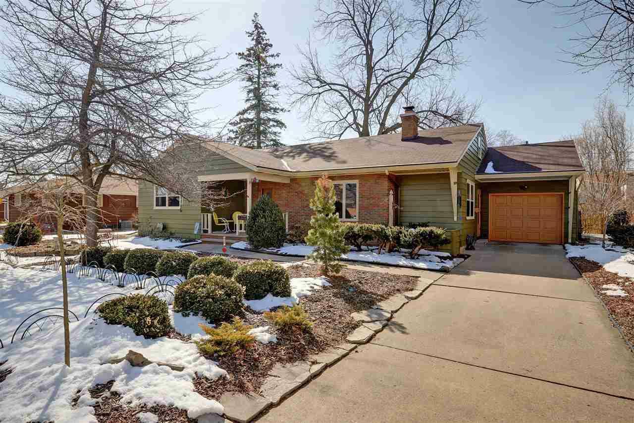 Property Photo:  513 E Pershing Street  WI 54911-2864 