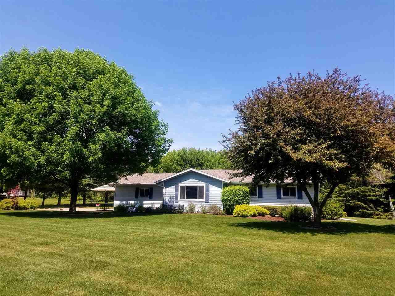 Property Photo:  W9312 Country Cove Lane  WI 54944 