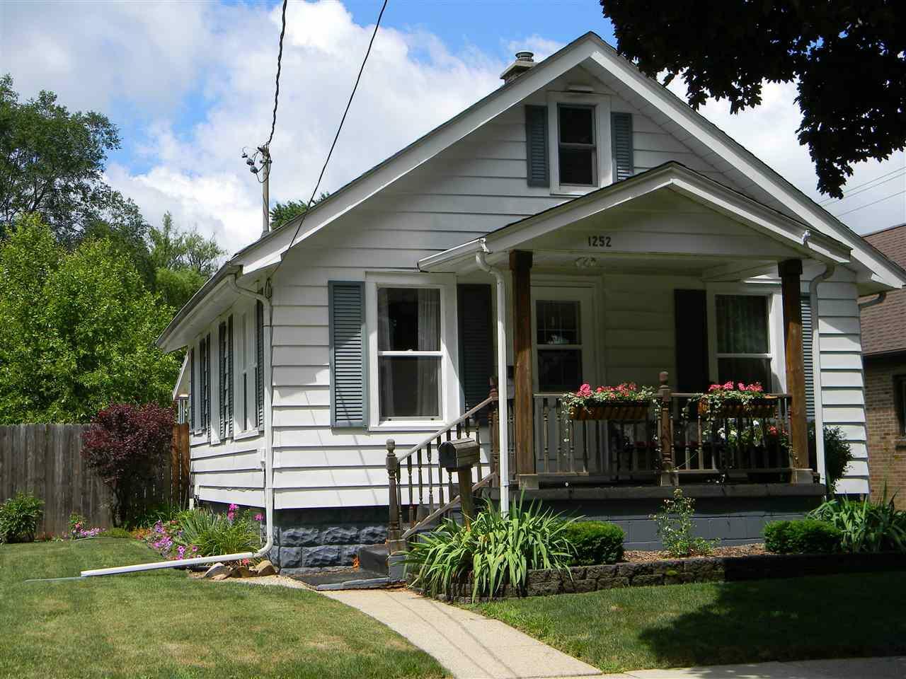 Property Photo:  1252 Elm St  WI 53511 