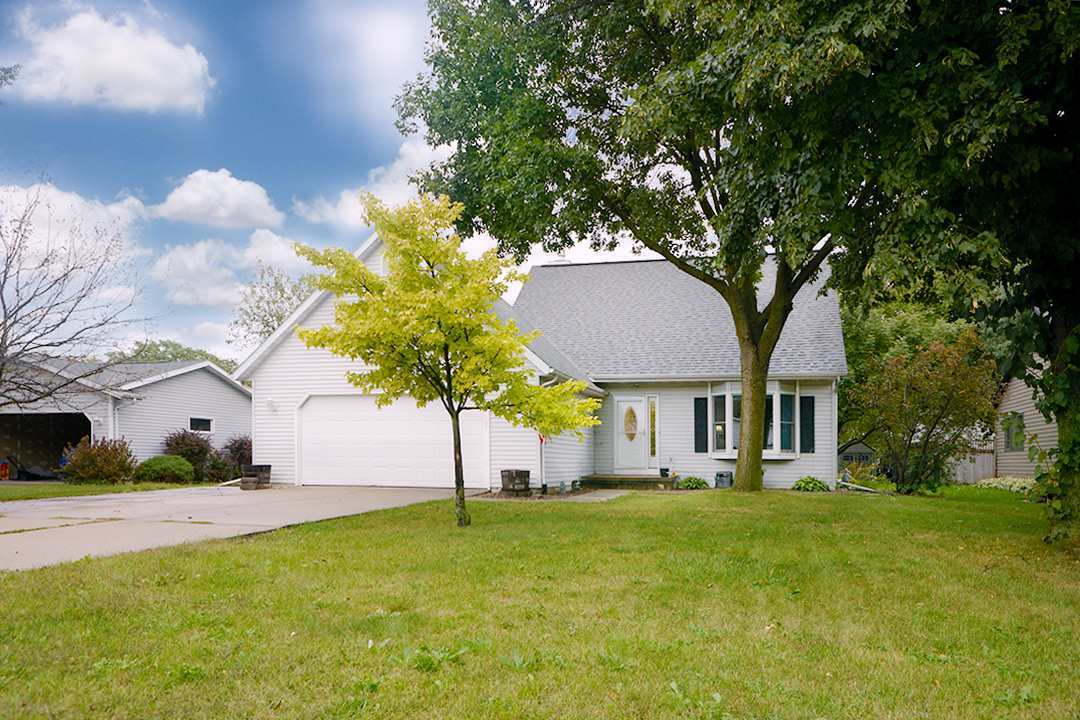 Property Photo:  2147 Redtail Drive  WI 54956-1079 