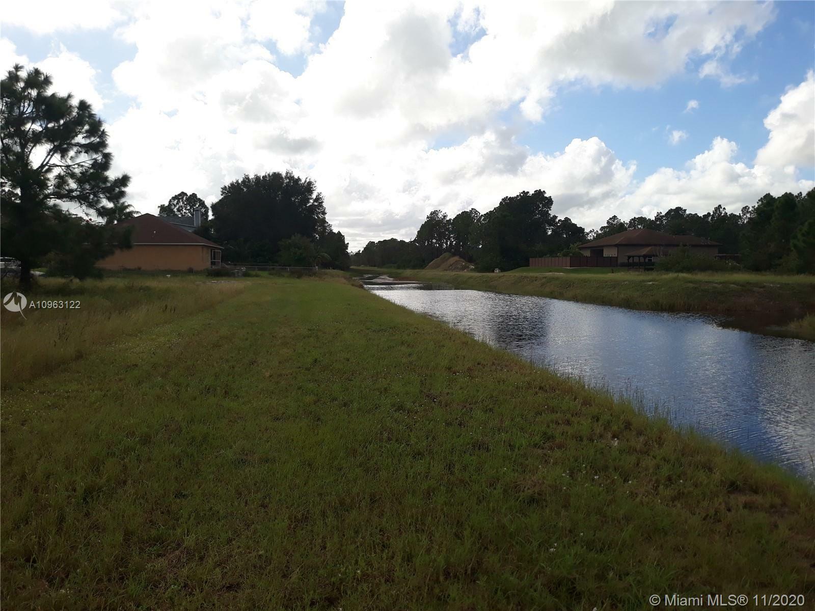 Property Photo:  816 Anaconda Ave S  FL 33974 