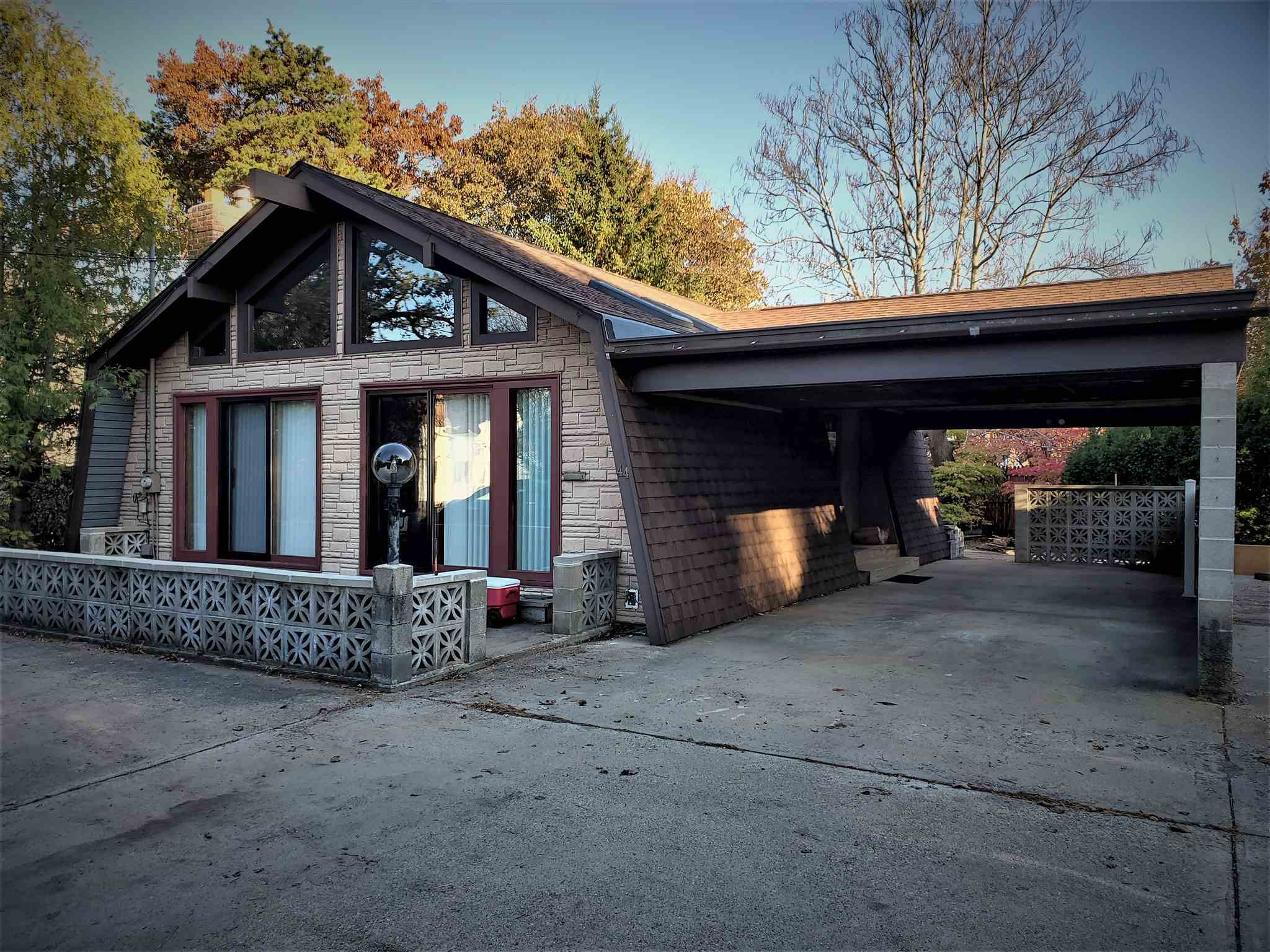 Property Photo: 44 E Dunstable Road NH 03060