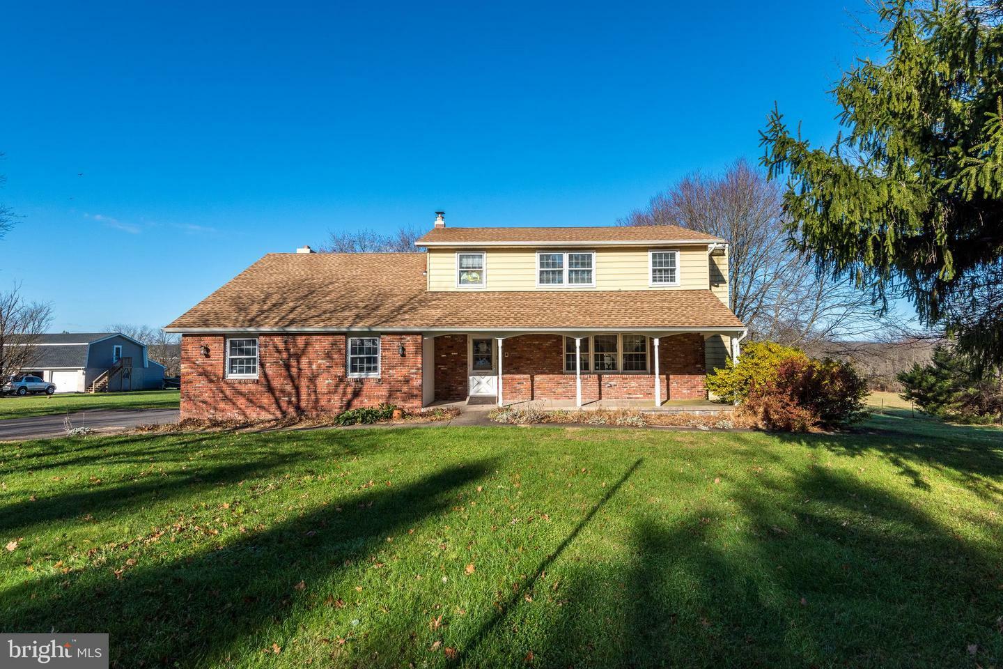 Property Photo:  526 Redwing Road  PA 18944 