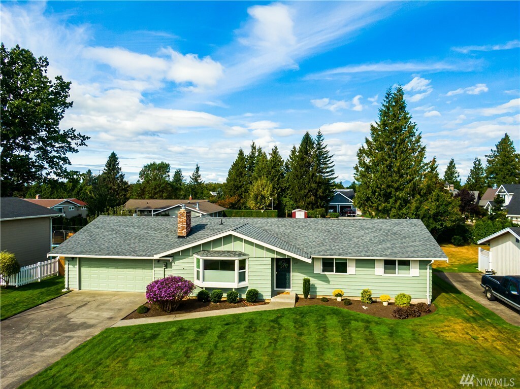 Property Photo:  901 Garden Dr  WA 98264 