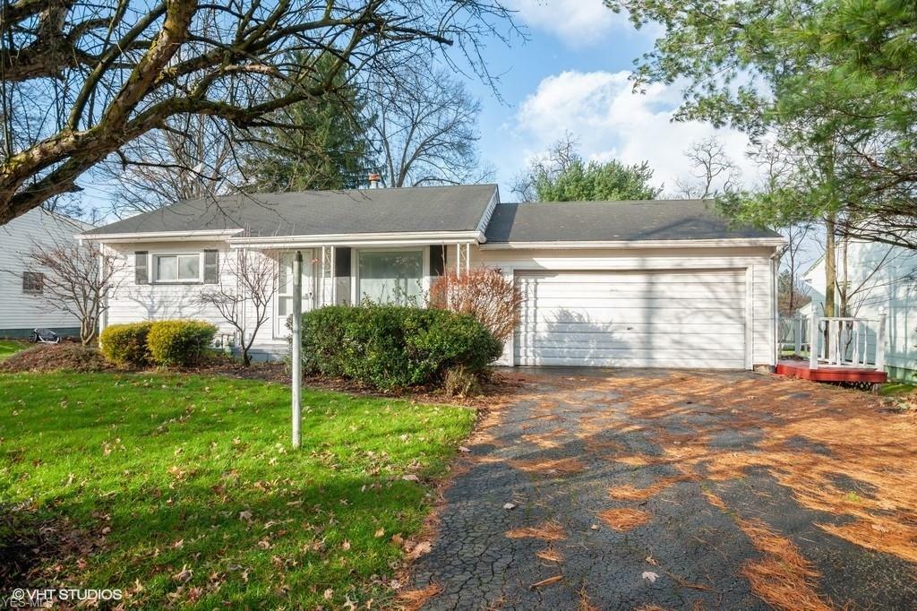 Property Photo:  4249 Sunnybrook Drive SE  OH 44484 