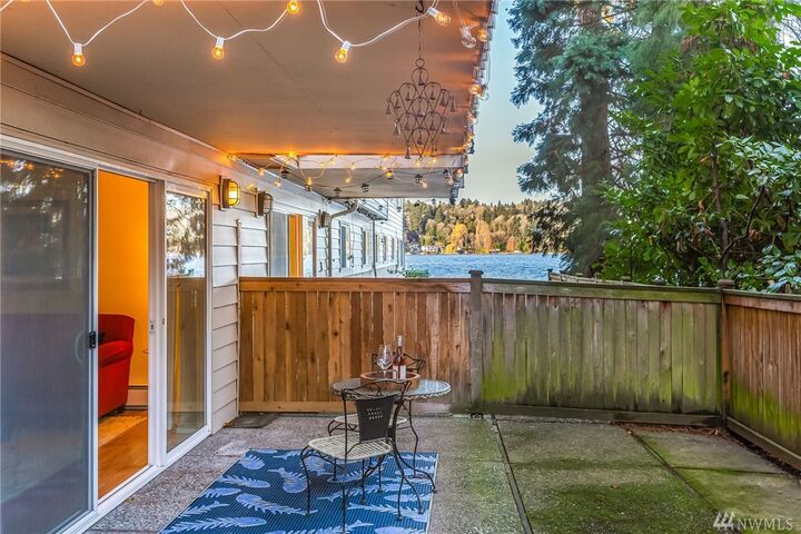 Property Photo:  5021 Ripley Lane N 7  WA 98056 