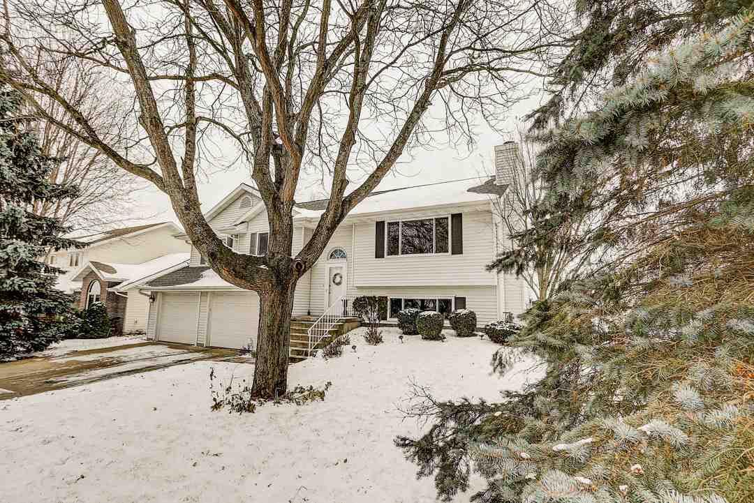 Property Photo:  1404 Danbury Bay  WI 53597 