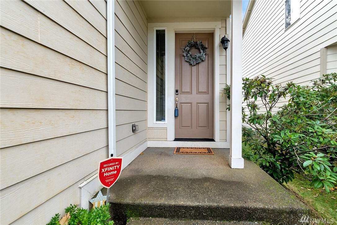 Property Photo: 9818 187th Street Ct E WA 98375