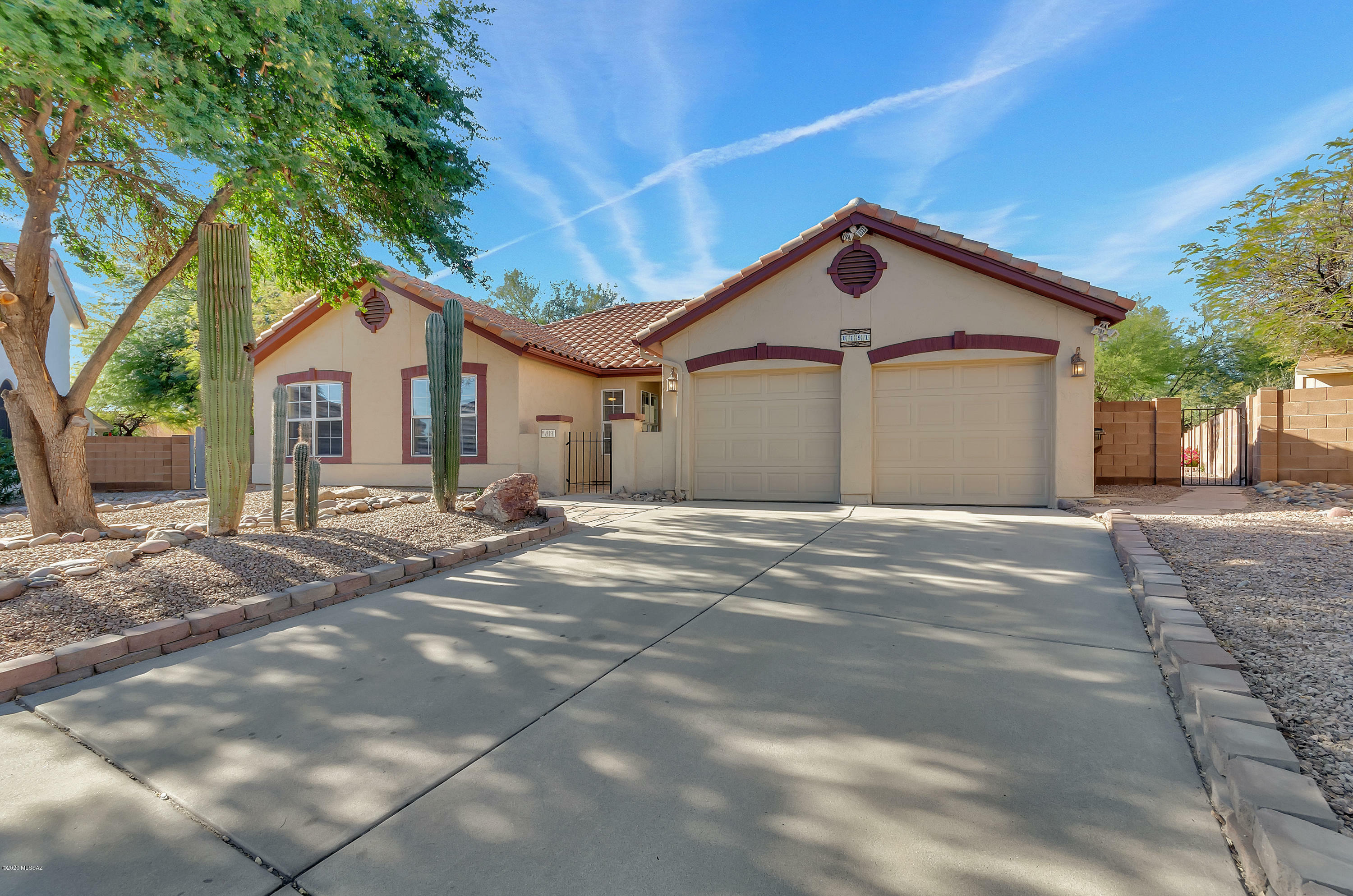 Property Photo:  8191 N Brookshire Court  AZ 85741 