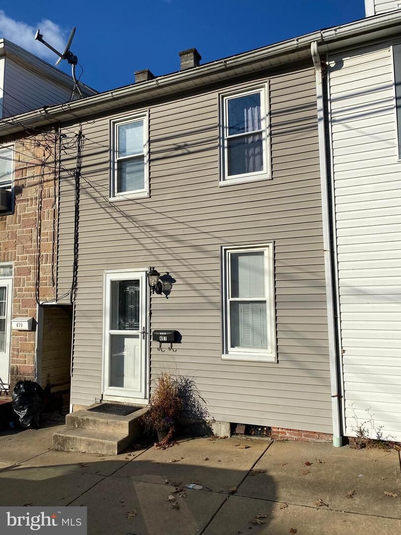 Property Photo:  481 Manor Street  PA 17512 