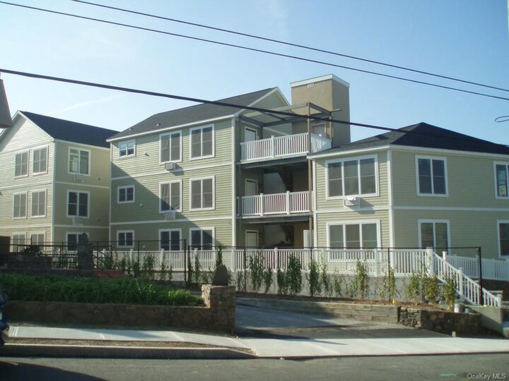 266 S Lexington 13  White Plains NY 10606 photo