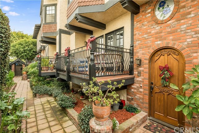 Property Photo: 227 S Irena Avenue 10 CA 90277