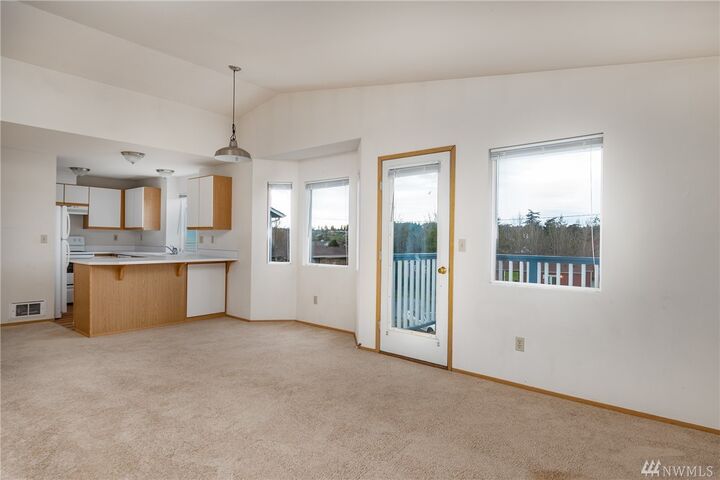 Property Photo: 730 SE 8th Ave F 201 WA 98277