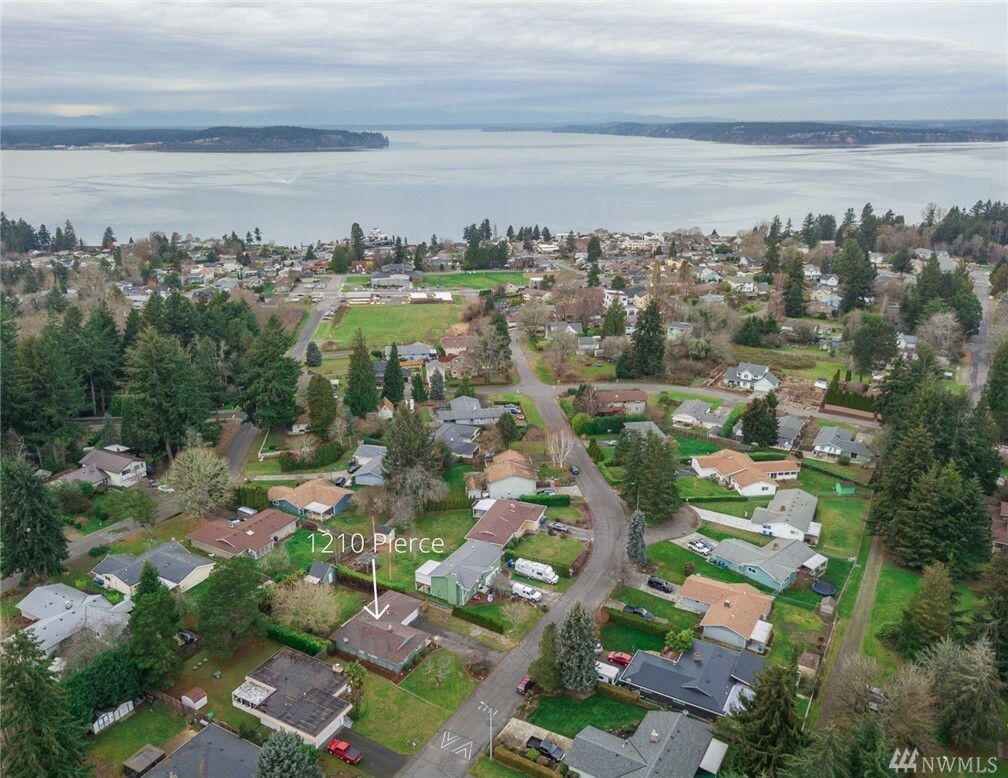 Property Photo:  1210 Pierce St  WA 98388 