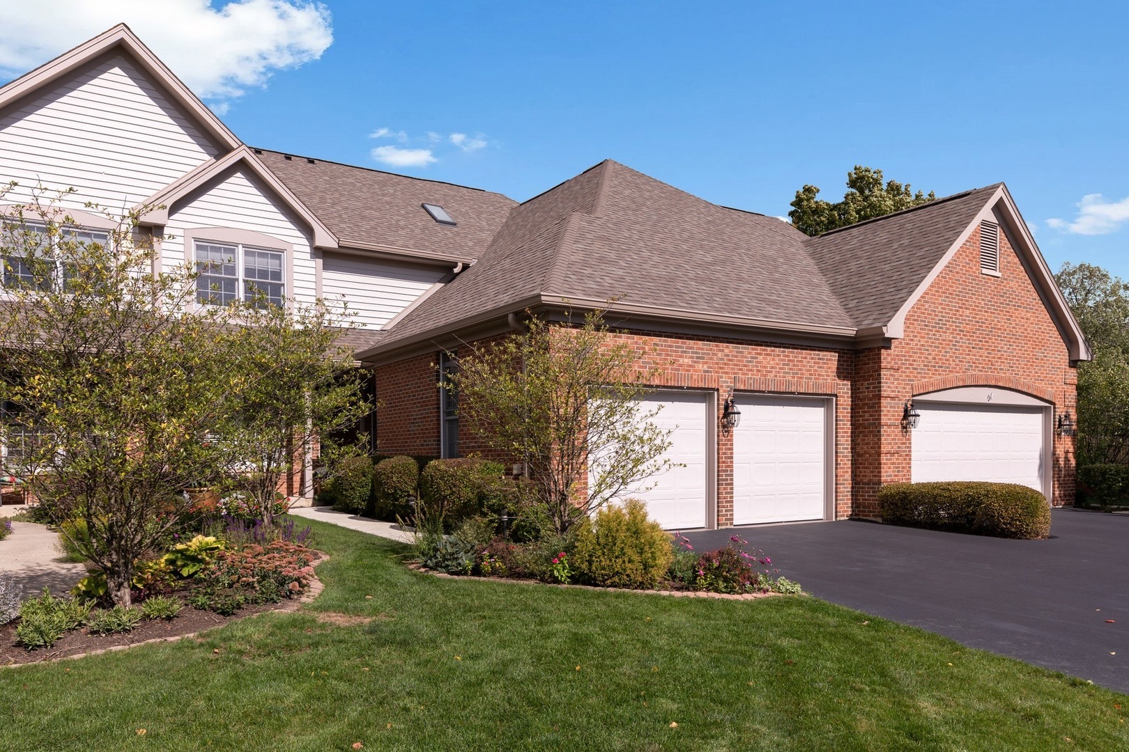 Property Photo:  2103 Trowbridge Court  IL 60026 