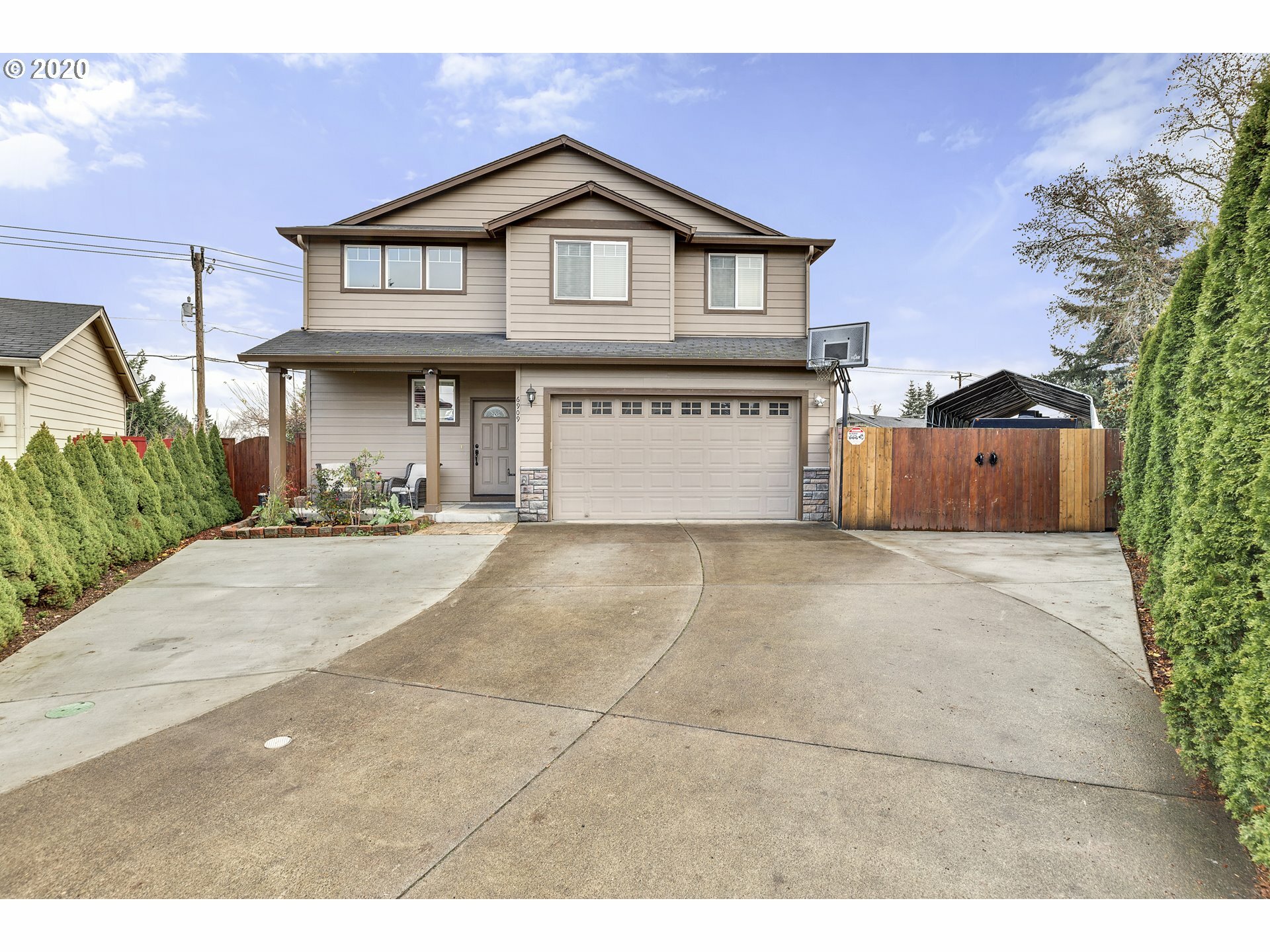 Property Photo: 6909 NE 100th Ct WA 98662