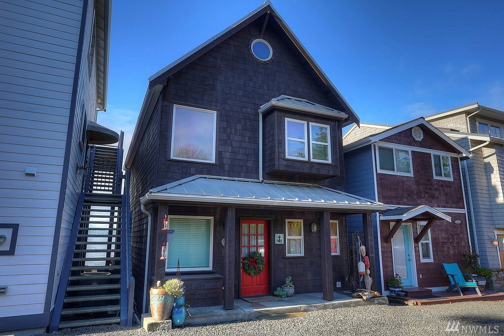 Property Photo:  2707 Day Island Blvd W  WA 98466 