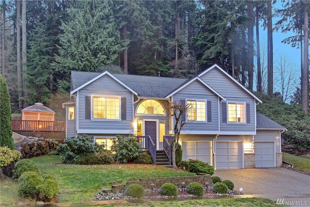 Property Photo:  5826 133rd Place SW  WA 98026 