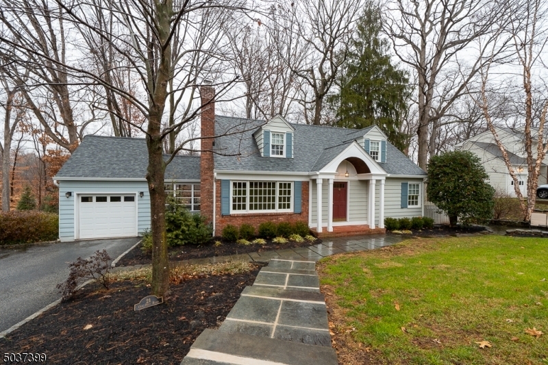 Property Photo:  21 Oak Hill Rd  NJ 07928 