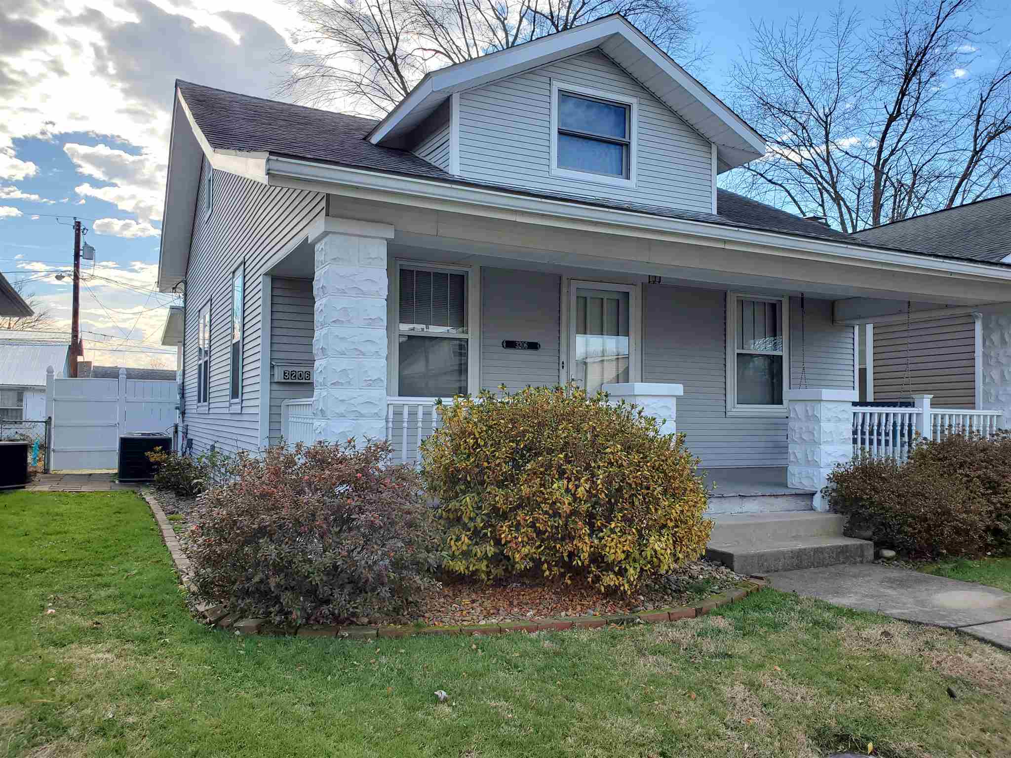 Property Photo:  3206 Forest Avenue  IN 47712-4947 