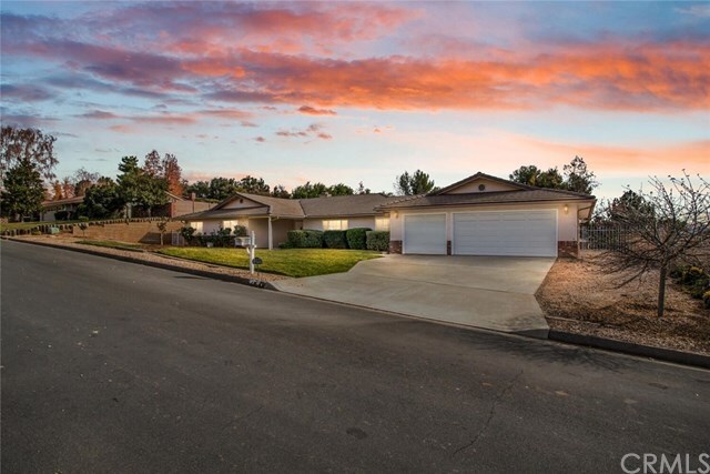 Property Photo: 9364 Oak Creek Road CA 92223