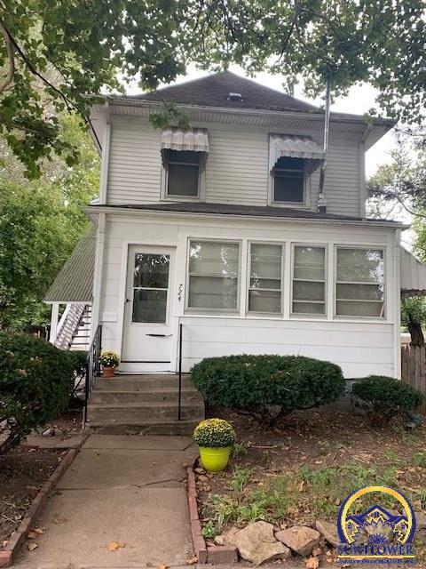 Property Photo: 724 NE Wabash Ave KS 66616