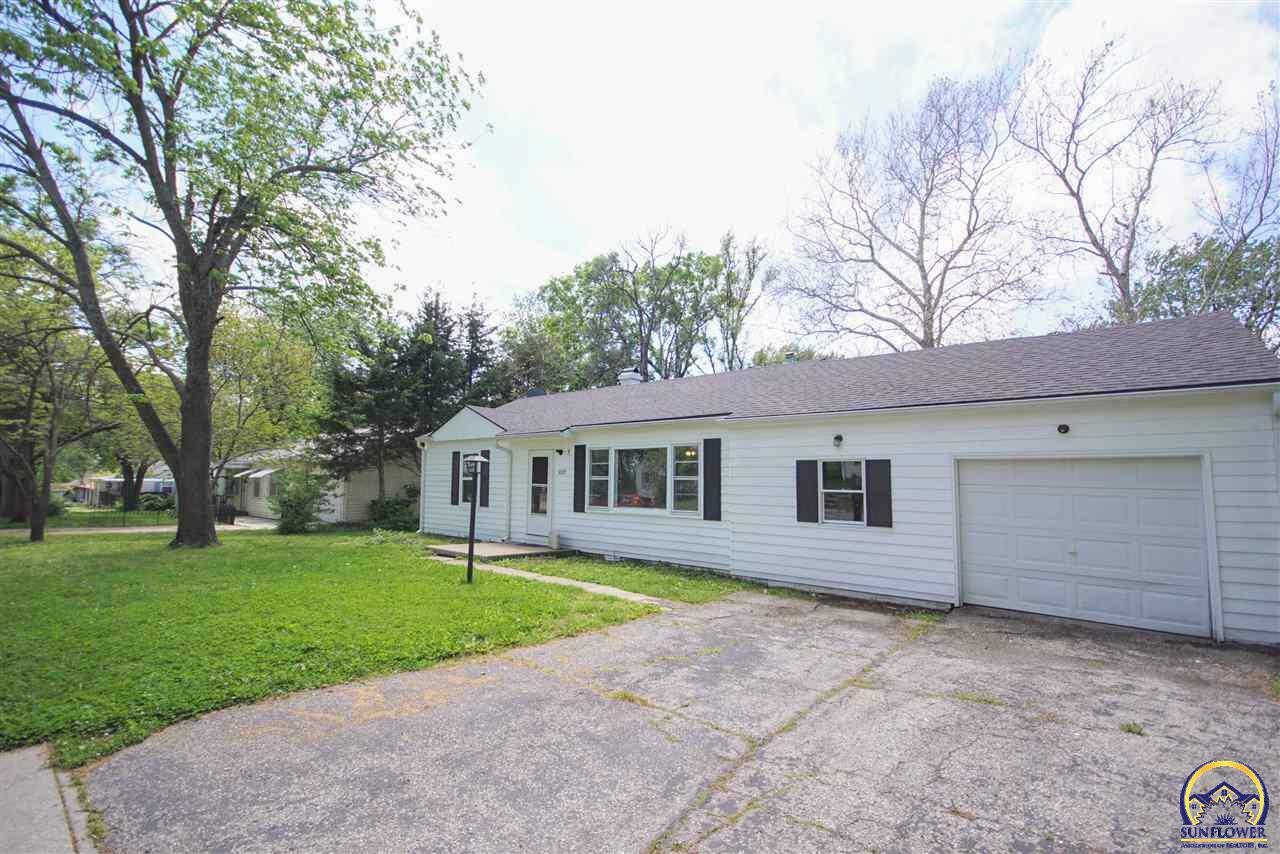 Property Photo:  3029 SE Colorado Ave  KS 66605 