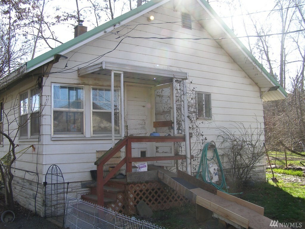 Property Photo:  200 Seven Mile Rd  WA 99362 