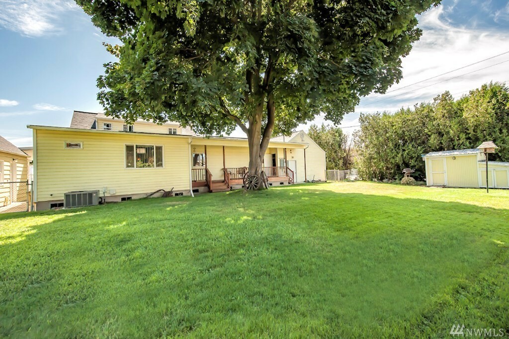 Property Photo:  1309 Monroe St  WA 99362 