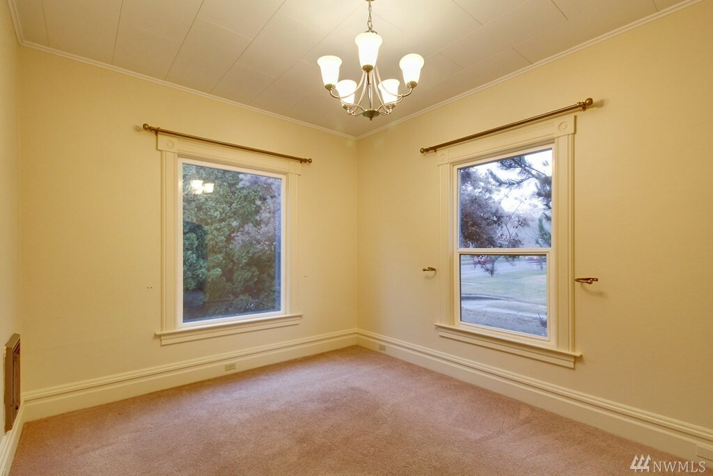 Property Photo:  124 E Chestnut St  WA 99362 