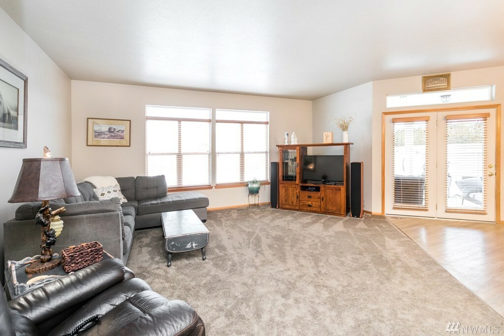 Property Photo:  2001 Gemstone Dr  WA 99362 