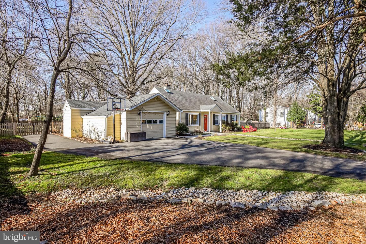 Property Photo: 7820 Frances Drive VA 22306