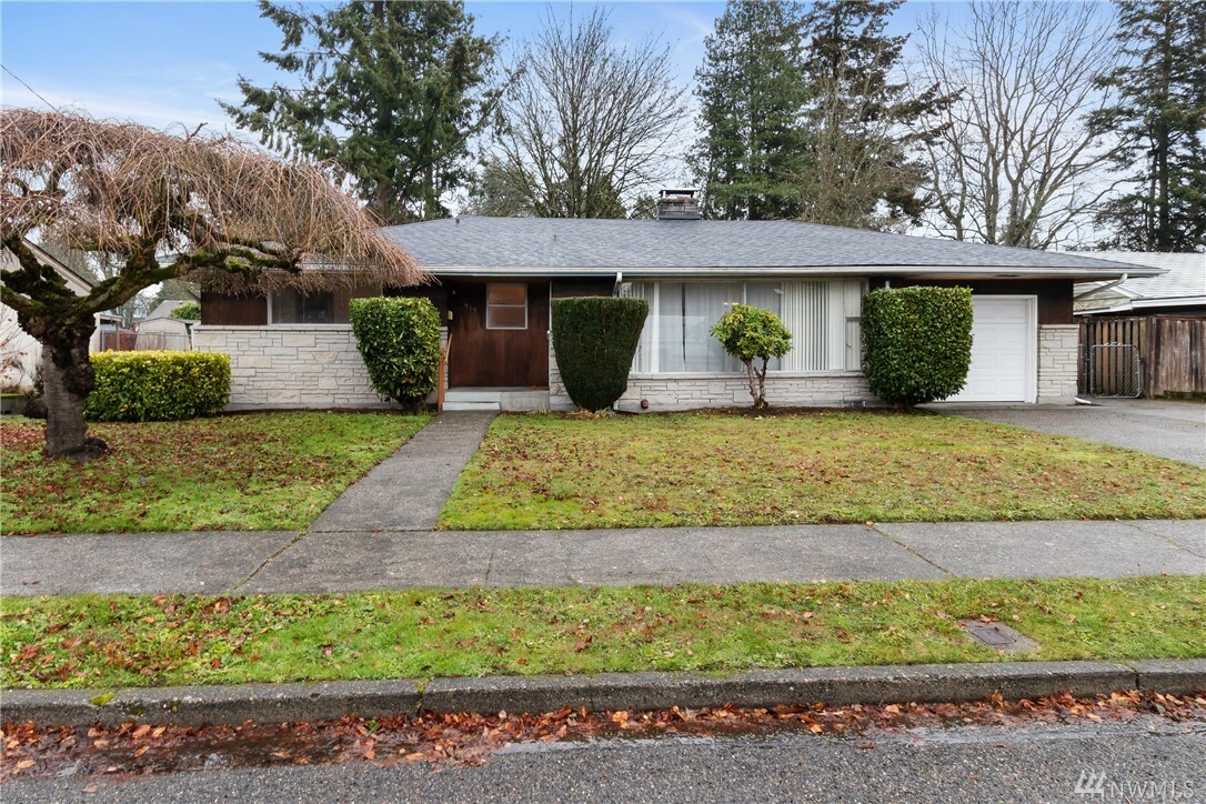 Property Photo:  915 N Villard St  WA 98406 