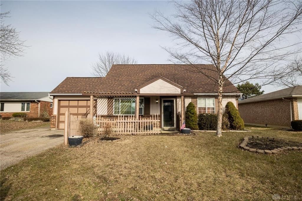 Property Photo: 2519 Glenmore Court OH 45373