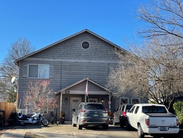 Property Photo: 104 & 106 Elm Street OR 97501