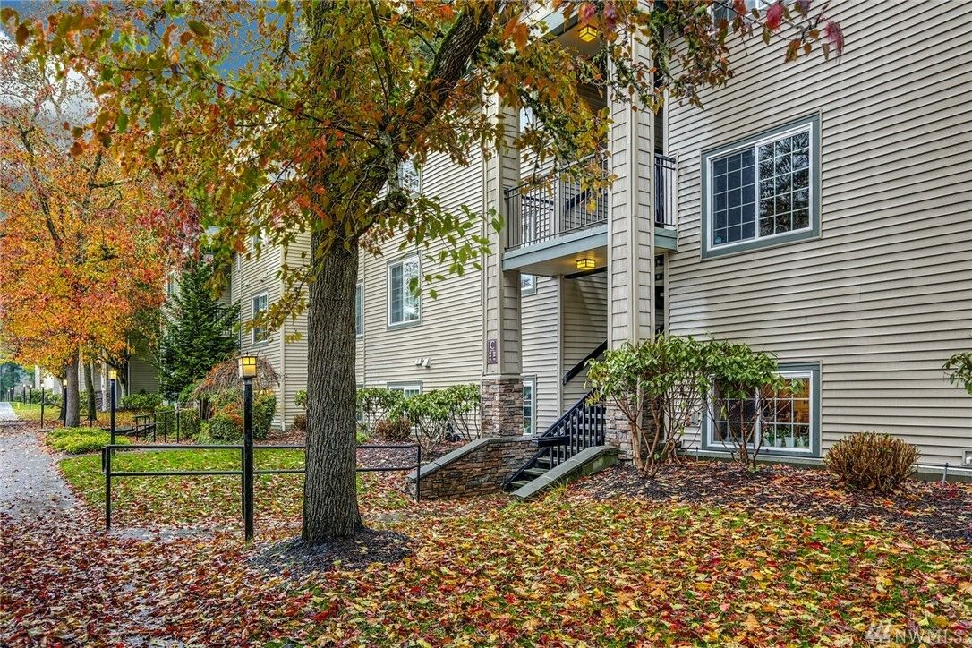 Property Photo:  25025 SE Klahanie Blvd C204  WA 98029 