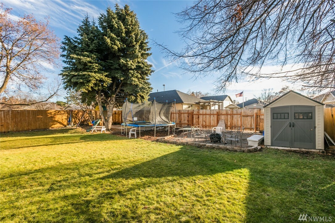 Property Photo:  205 Bandra Drive  WA 99362 