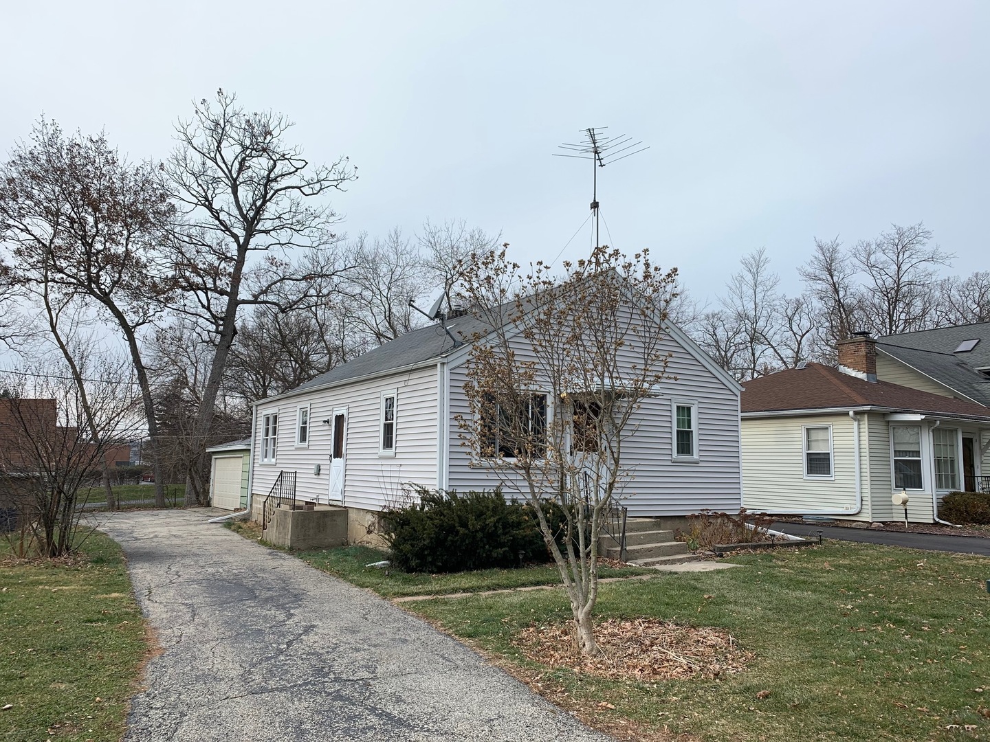 Property Photo:  936 Russell Place  IL 60060 