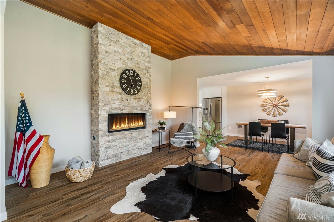Property Photo: 9322 Woodland Ave E WA 98371