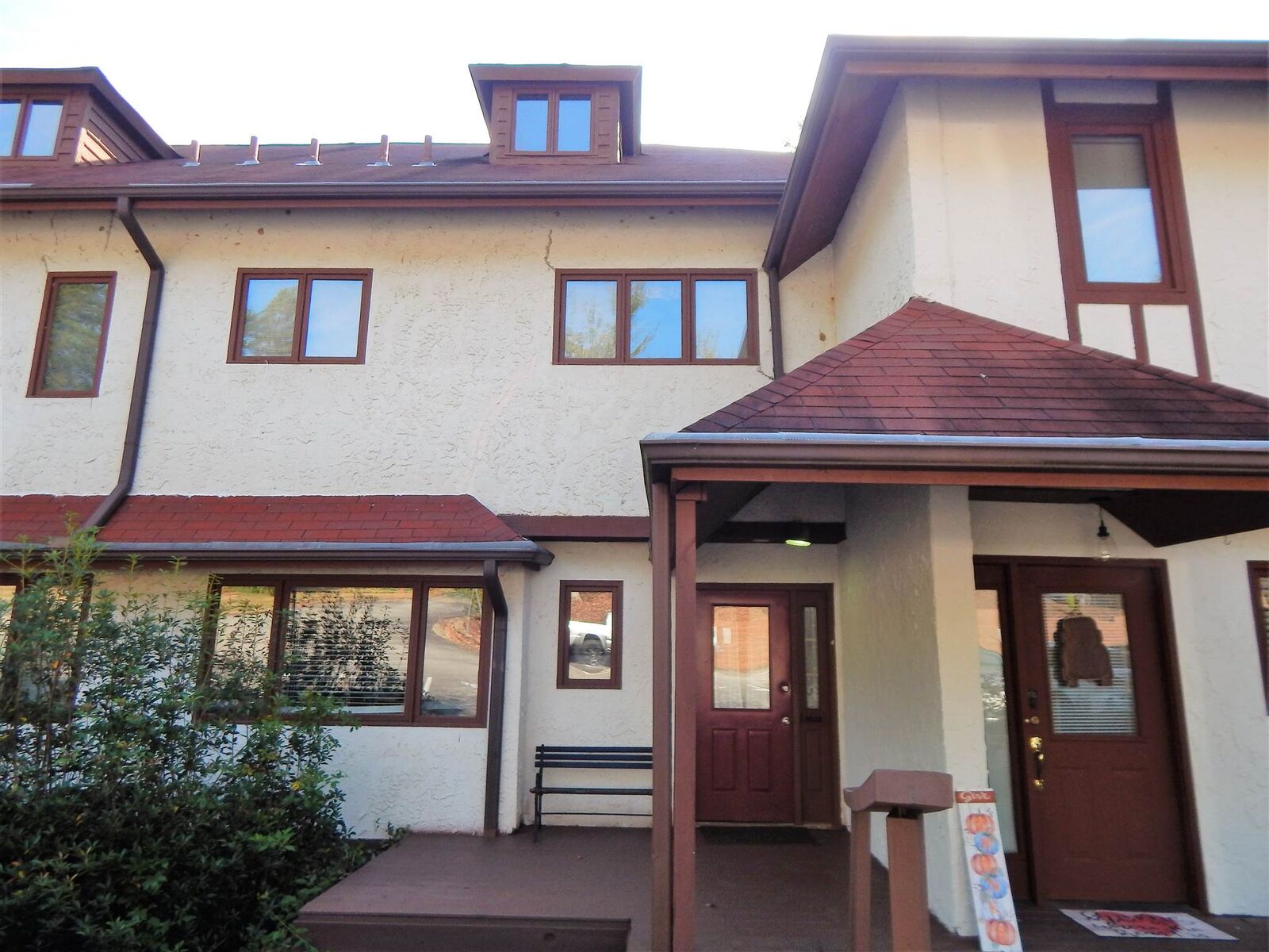 Property Photo:  327 Brucken Strasse Unit #105  GA 30545 