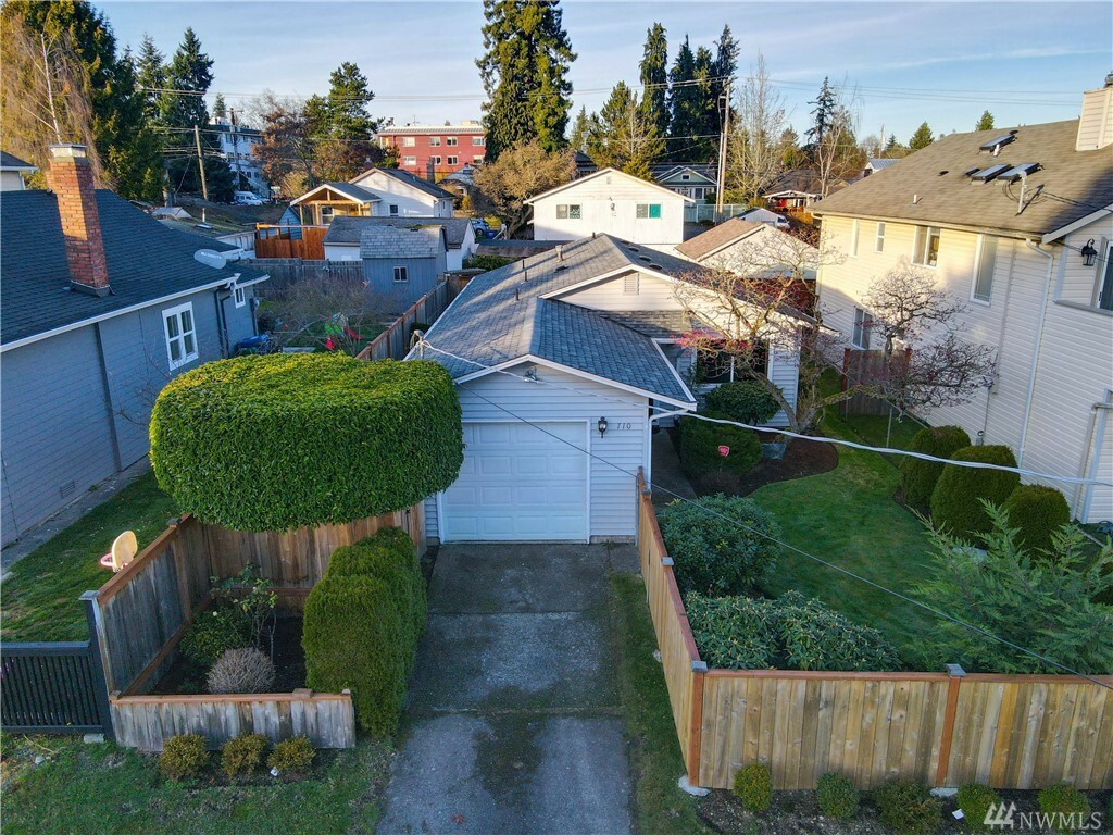 Property Photo:  710 N 103rd St  WA 98133 