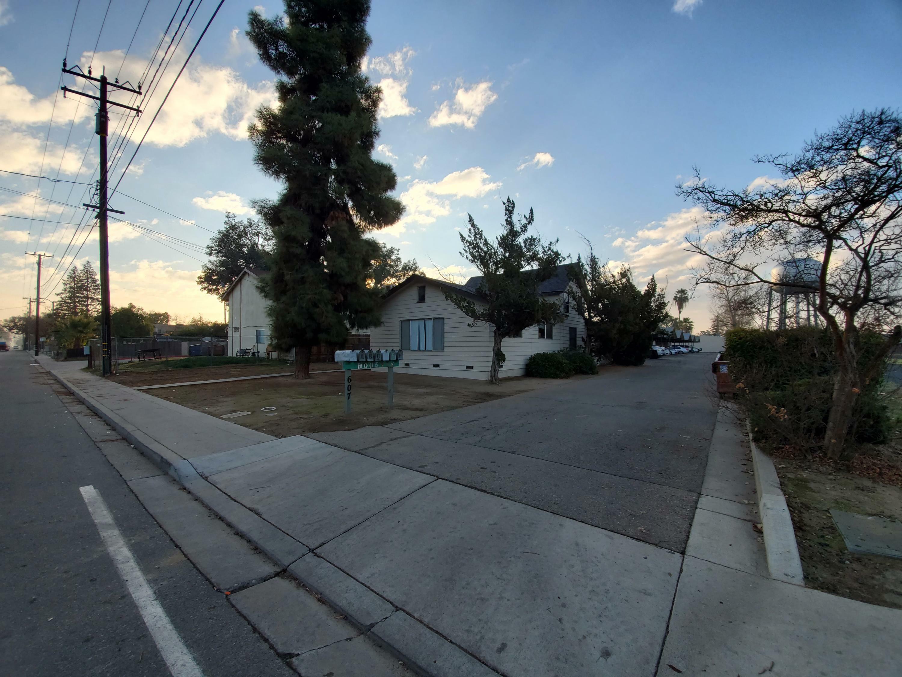 Property Photo:  607 E Houston Avenue  CA 93292 