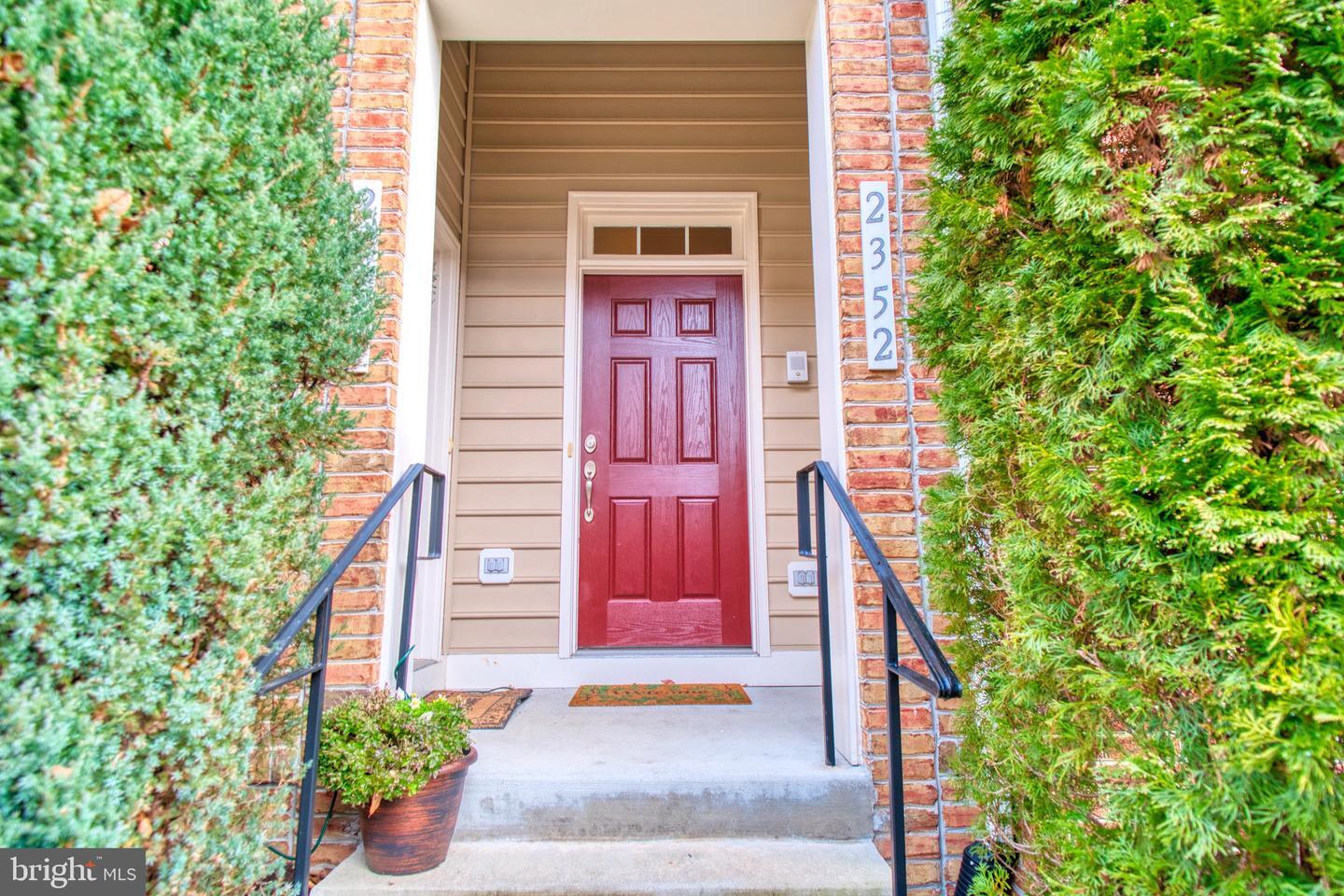 Property Photo: 2352 Merseyside Drive VA 22191