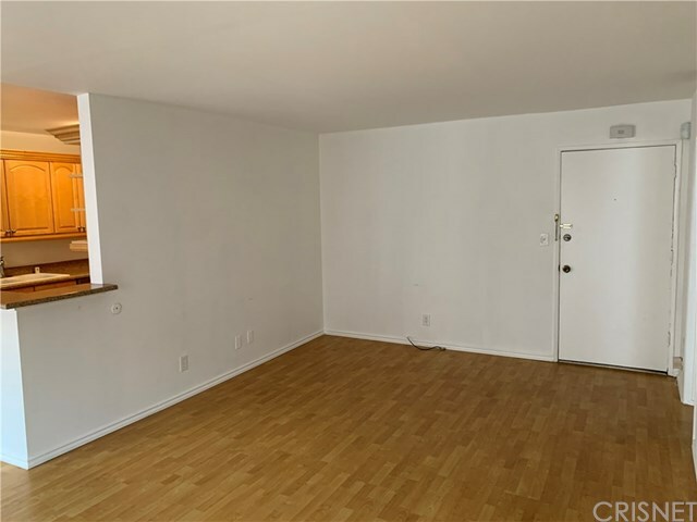 Property Photo:  5349 Newcastle Avenue 16  CA 91316 