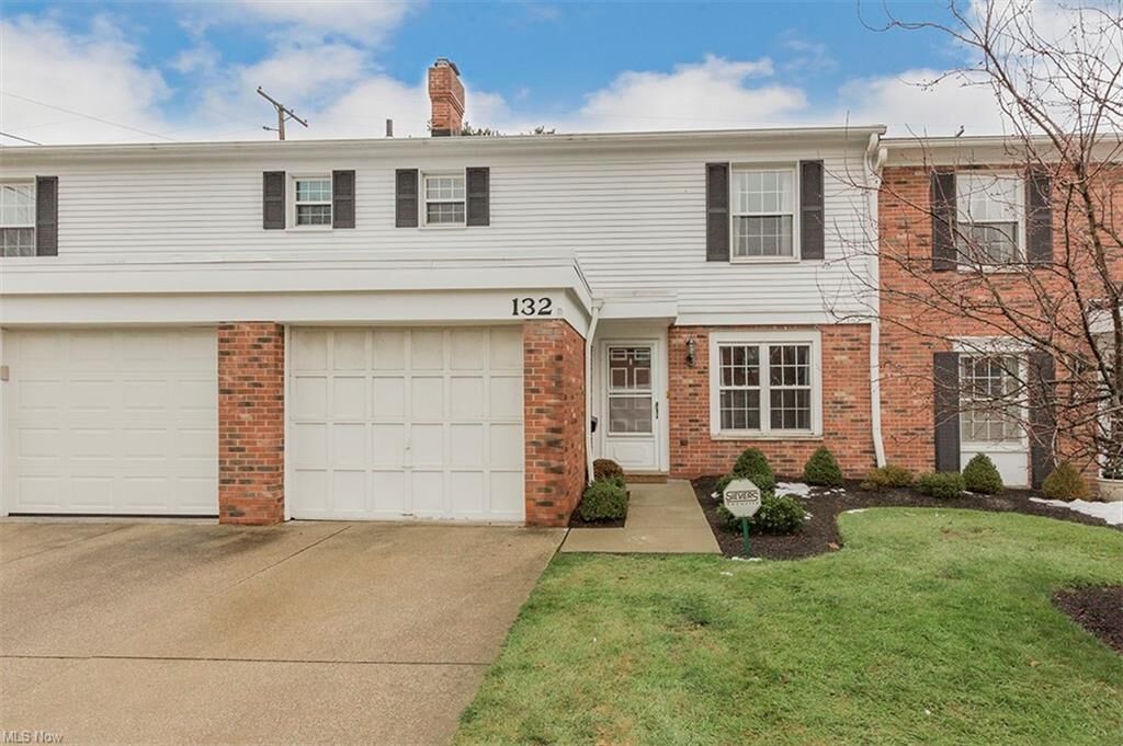 Property Photo:  132 Drury Lane 132O  OH 44124 