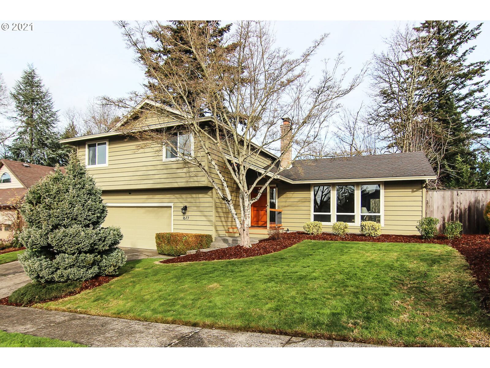 Property Photo:  1677 SW 24th Dr  OR 97080 