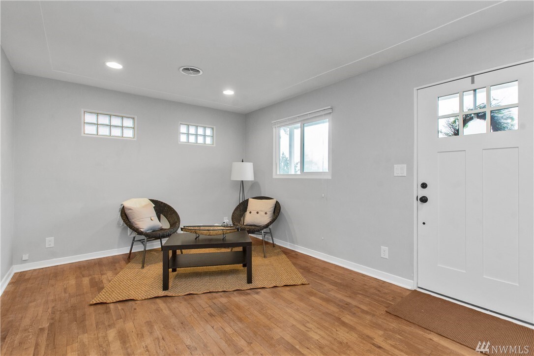 Property Photo:  1514 8th Ave SW  WA 98502 
