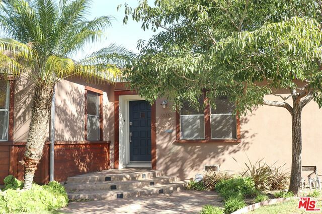 Property Photo: 2318 Wellesley Ave CA 90064