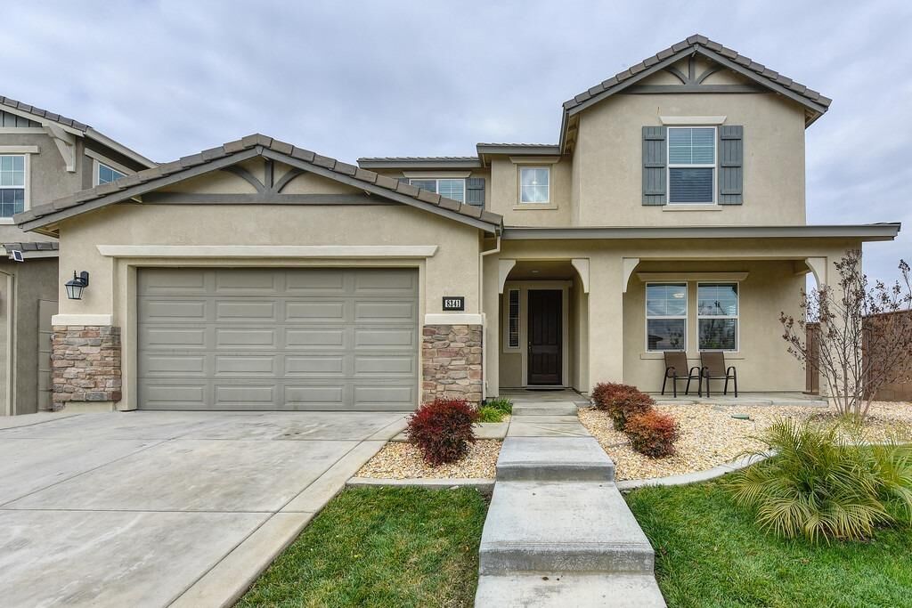 Property Photo: 8341 La Cruz Way CA 95757