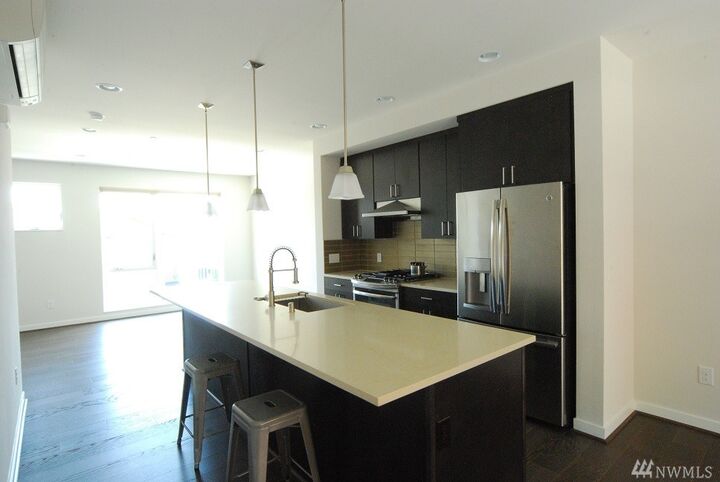 Property Photo:  6545 34th Ave NE B  WA 98115 